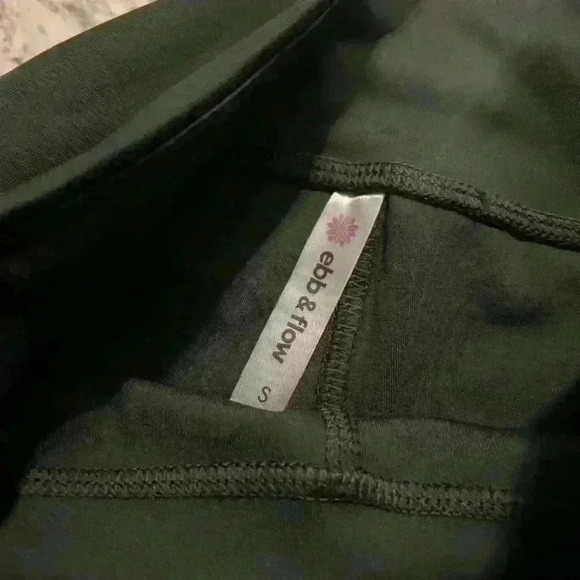 NWT Women’s Ebb & Flow Olive Green Compression Shorts Size Small - Picture 3 of 5